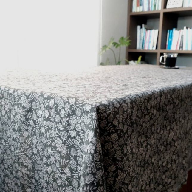 リバティプリント リネン生地 ハンドメイド|クッションカバーやテーブルランナーなどインテリア小物に