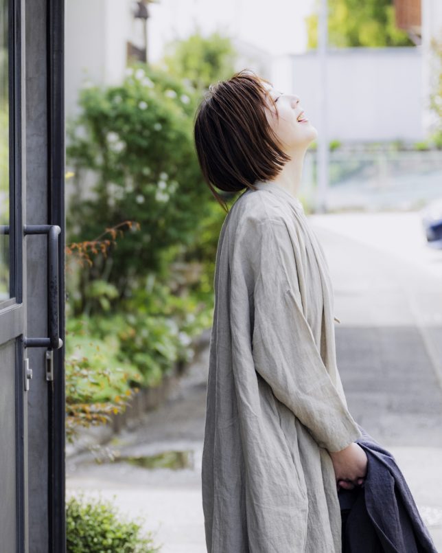 長い時を経て今なお変わらず愛され続けている生地の森の「洗いこまれたベルギーリネンローン60番手」