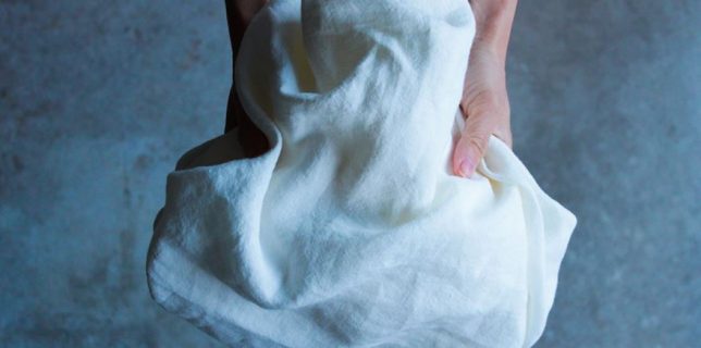 リネン本来のやわらかな手ざわりと表情豊かな無地生地、
リバティプリントへの前段階の私たちが生み出し続ける素材美