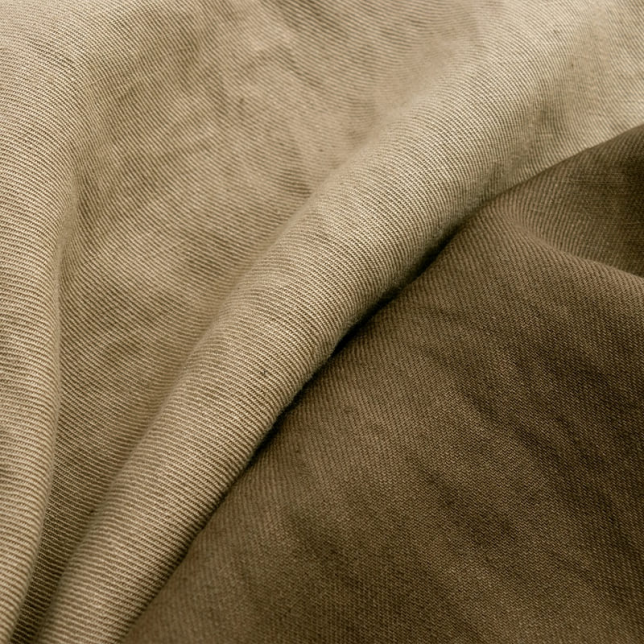 質の良いリネン糸と、熟練された職人でしか織ることが難しい大変希少なリネン生地の表情の画像