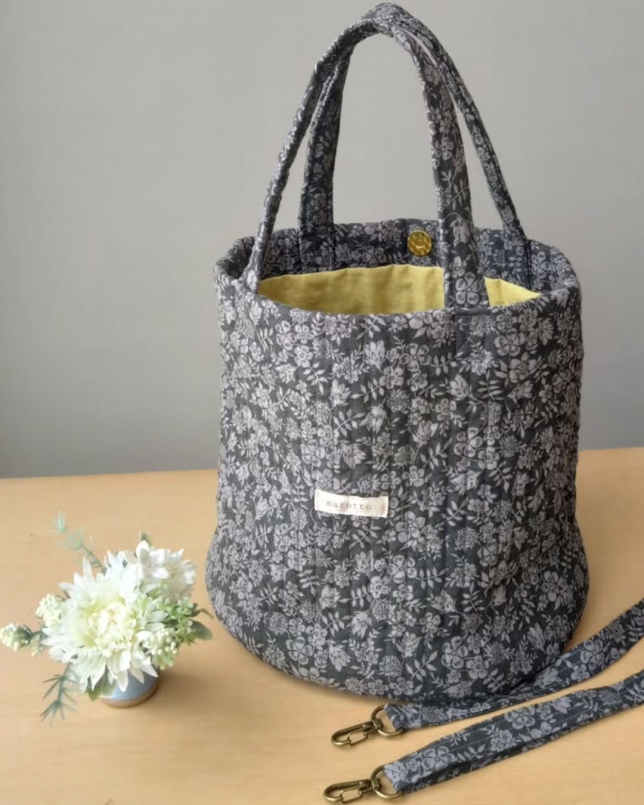 生地の森のリバティ生地を使ったお客様の作品（ころりんバッグ）の写真