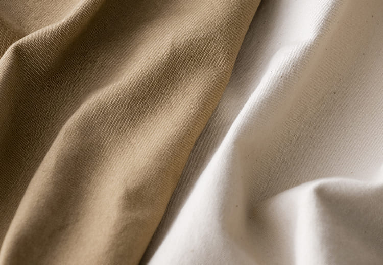 キャンバス生地とは？どんな特徴があるの？
