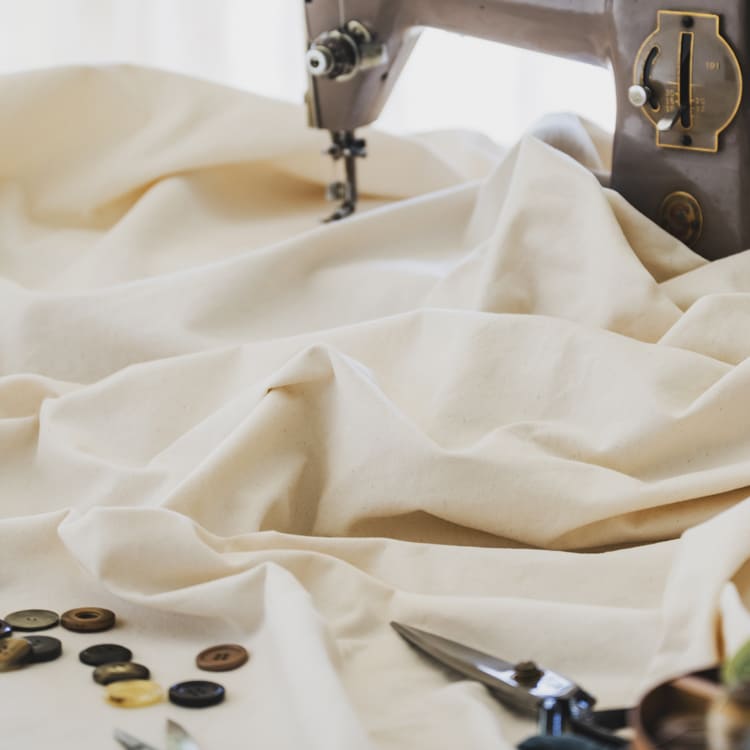 キャンバス生地とは？何を作ることができるの？特徴やデメリット、洗濯方法、適したアイテムを解説