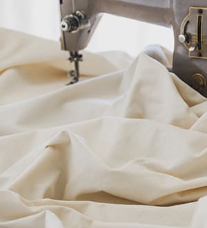 キャンバス生地とは？何を作ることができるの？特徴やデメリット、洗濯方法、適したアイテムを解説