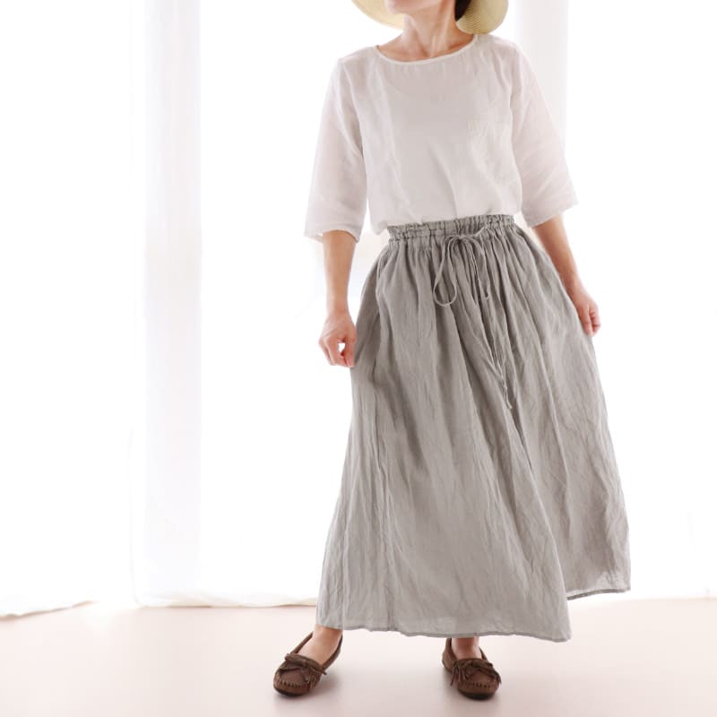 ワイド幅ベルギーリネン60番手ナチュラル染めタンブラー仕上げで作ったスカート