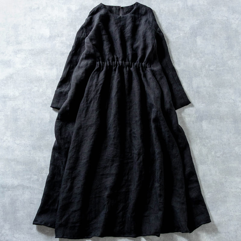 洗いこまれた綾織りベルギーリネン40番手を使ったワンピース