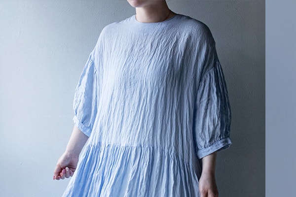 【20周年限定モデル】無地染めフレンチリネン「リノクルール・ソワ（Lino Couleur・Soie）」シエル リネン生地