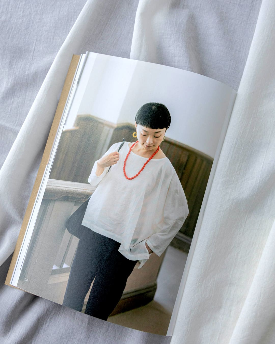 FU-KO basics. 美濃羽まゆみ 手ぬいでちくちく、暮らしの布小物 はぎれを楽しむ プルオーバー 綿シルク生地 生地の森 生地 掲載