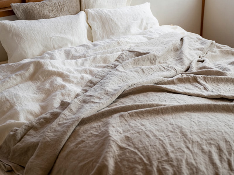 上質な眠りに導くベッドリネンに。洗いこまれたベルギーリネン(25番手・40番手・50番手)